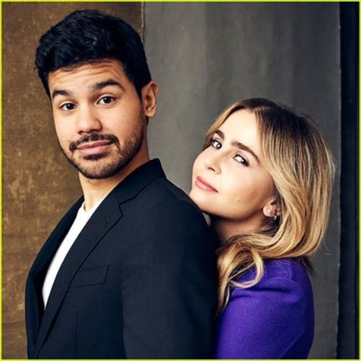 Who dated Mae Whitman? – Celebrity