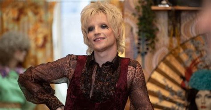 Who played art in Cruella? – Celebrity